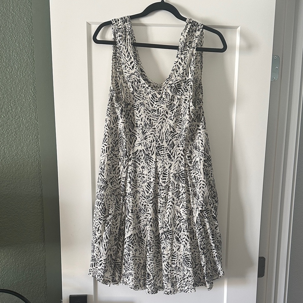 Ecote Black and White Leaf Print Mini Dress